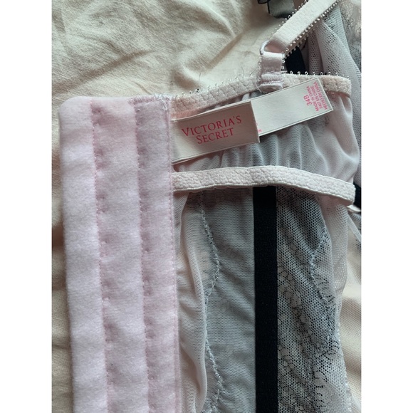 ♛ Victoria’s Secret Pink & Black Chantilly Lace Bustier ♛ - Picture 6 of 7